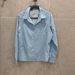 Columbia Omni shade sun protection Women's Light Blue Button Down Shirt